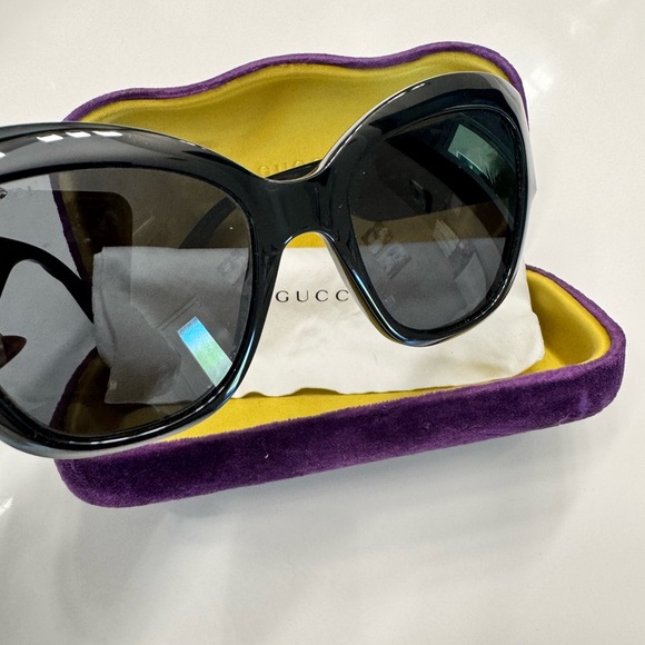 Gucci Women's Matelasse Rounded Cat Eye Sunglasses, Shiny Black, One Size - Picture 5 of 9